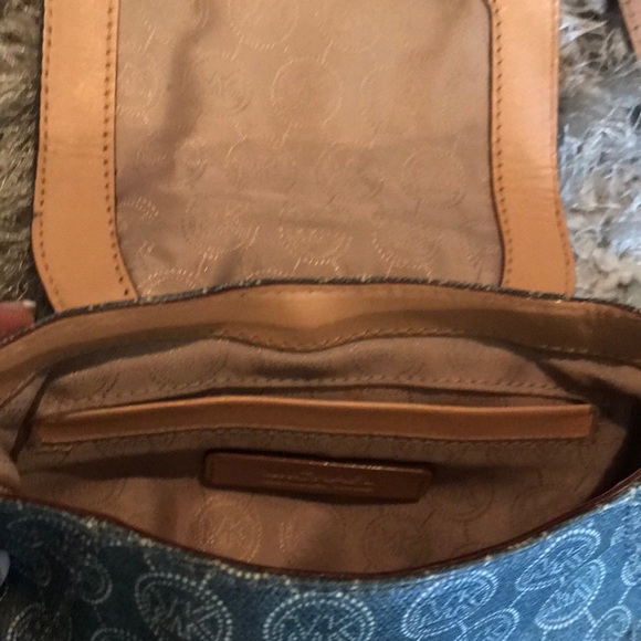 Beautiful Michael Kors crossbody - Picture 5 of 6